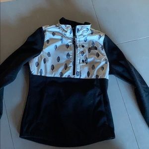 soft north face sweater. b&w